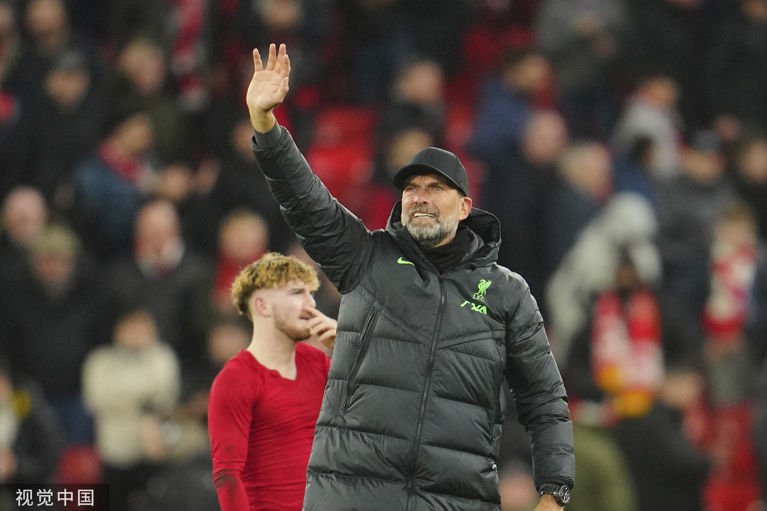 包含华沙冠军瓦尔瓦布夺得胜利，建功连进四球的词条